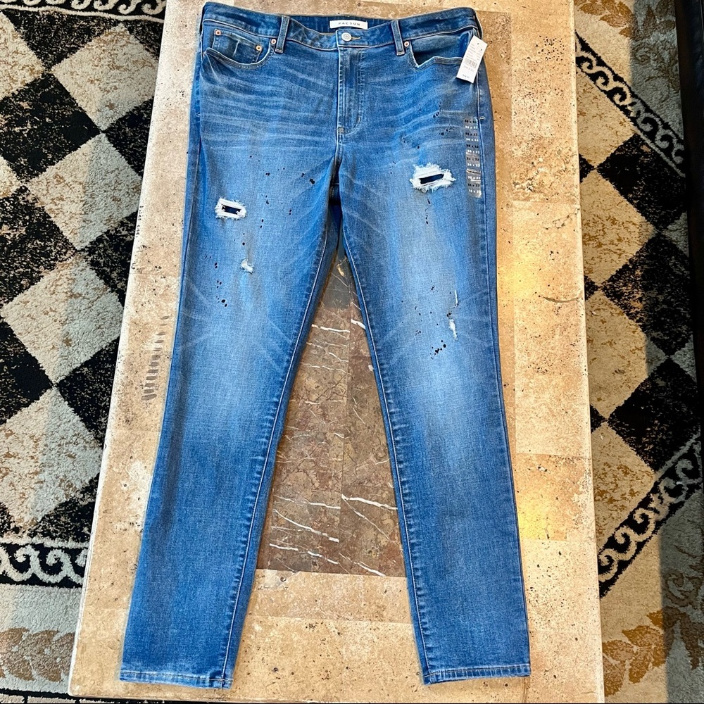 Men’s SZ 38W x 32L PAC SUN Stacked Skinny Active Stretch Distressed Jeans. BNWT